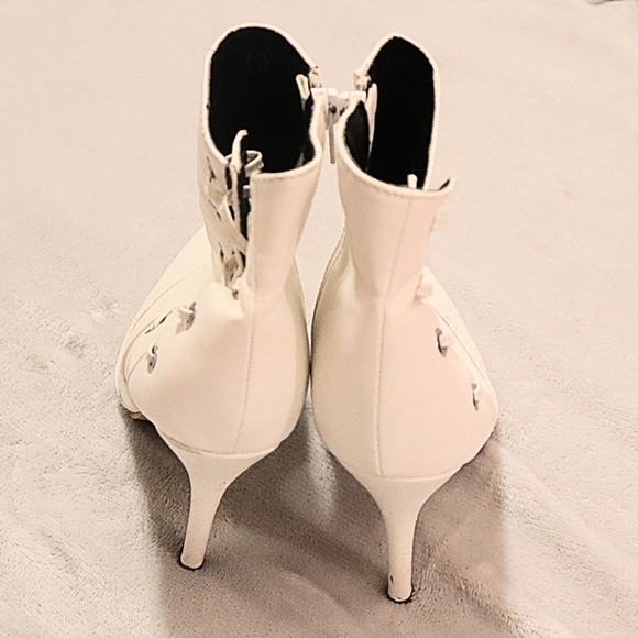 LACED SIDES BOOTIES 8 Cleopatra White Y2K Classic Ankle Boots Heels Shoes Monta - Picture 7 of 13